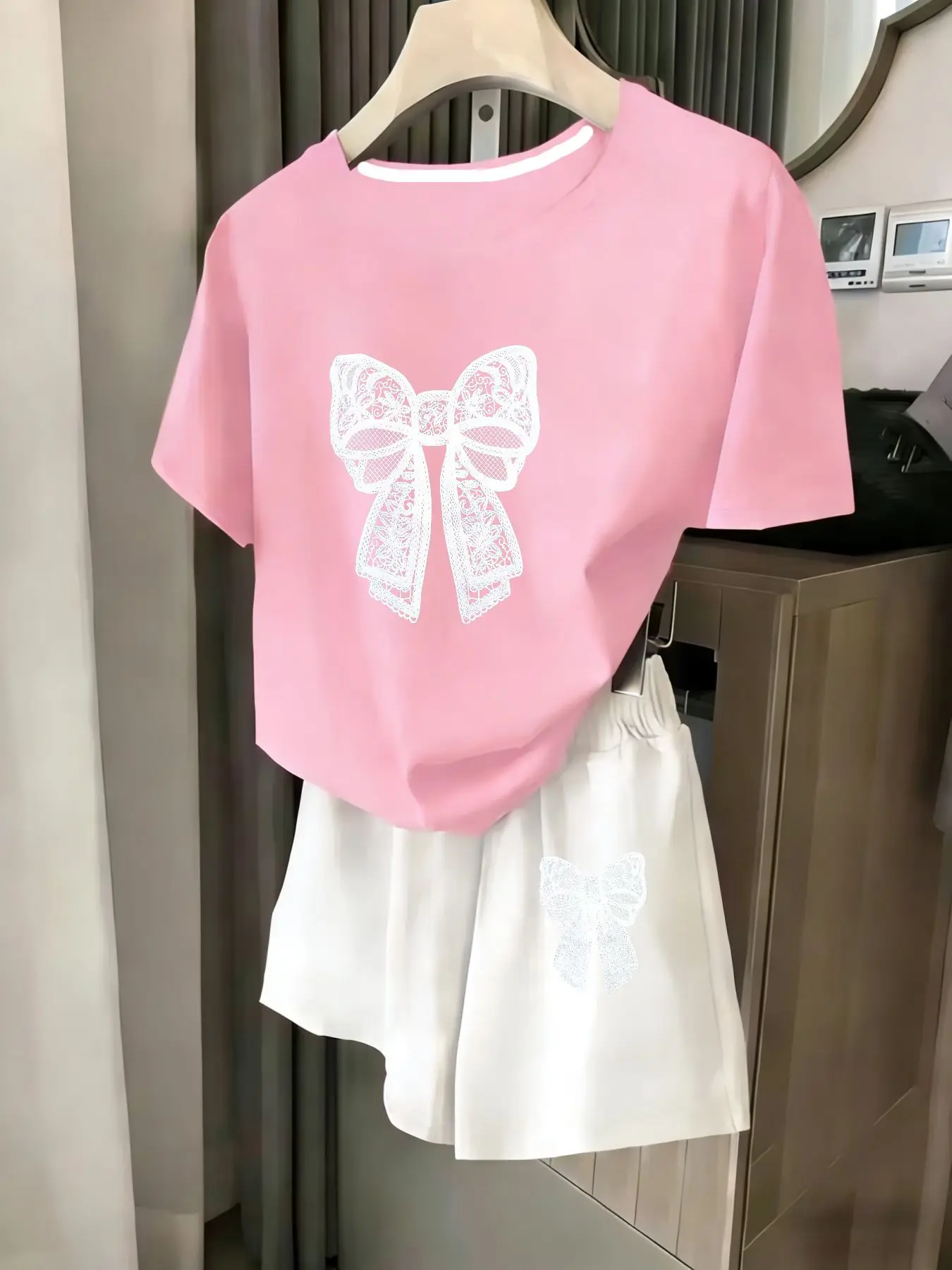 

Женский комплект из 2 предметов, летний комплект для пляжного отдыха, повседневная футболка с круглым вырезом и короткими рукавами, шорты с эластичной резинкой на талии, удобный костюм