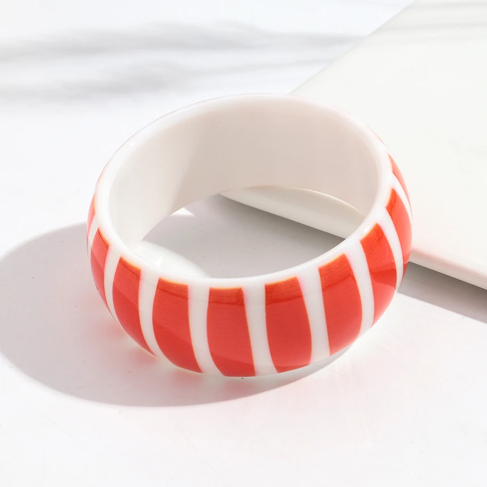 Neue Bunte Harz-Armreifen mit Breiten Vertikalen Streifen, Einfache Geometrische Runde Stapelbare Acryl-Armreifen, Damenschmuck Geschenke – Detail 12