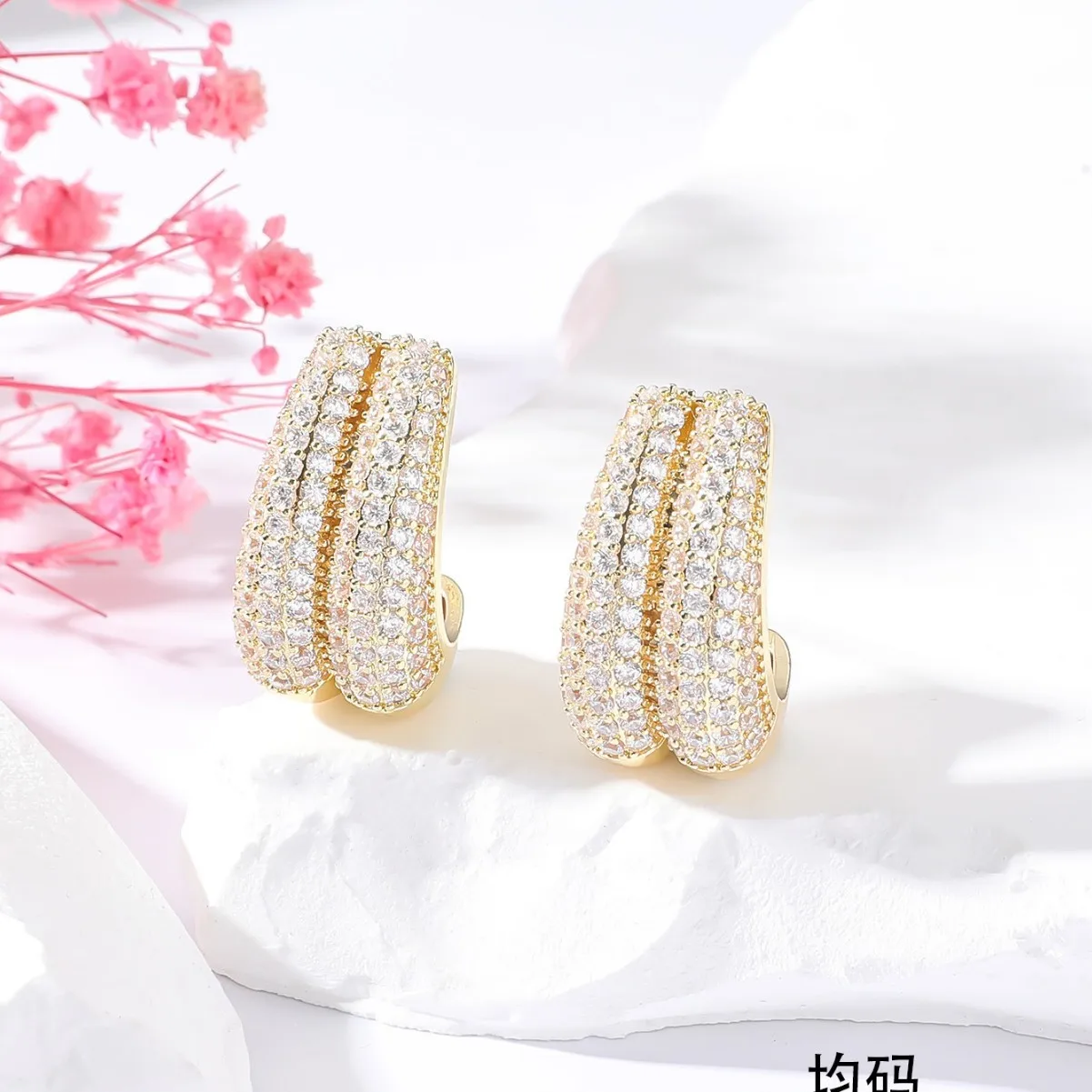 

Luxury High-End Micro Paved Full Diamond Earring Women European Fashion Shiny Exquisite Unique Personality Party Stud Earrings