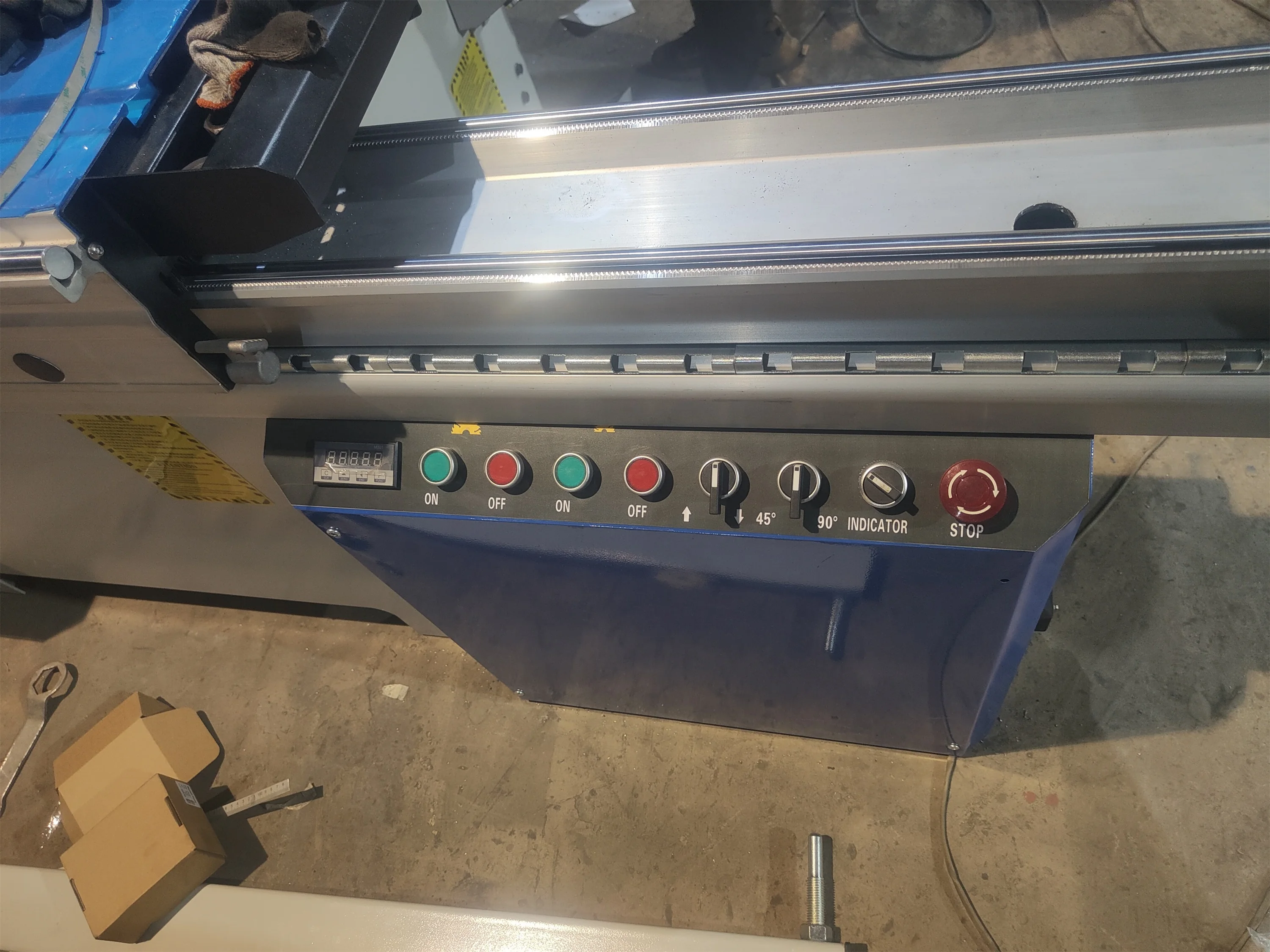 Houtzaagmachine voor het maken van meubels Randsnijmachine