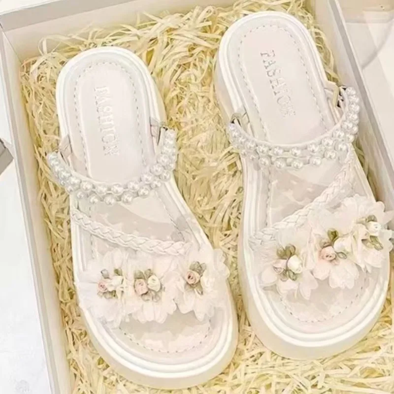 

Sweet and Fashionable Flower Pearl Casual Sandals for Women's 2025 Summer New Flat Bottomed Thick Bottomed Beach Slippers