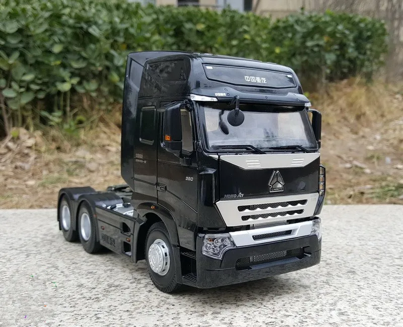 Collectible Diecast Toy Model Replica 1:24 Scale SinoTruk HOWO A7 Delivery Truck Tractor Vehicles Alloy Model Man,Boy Gift