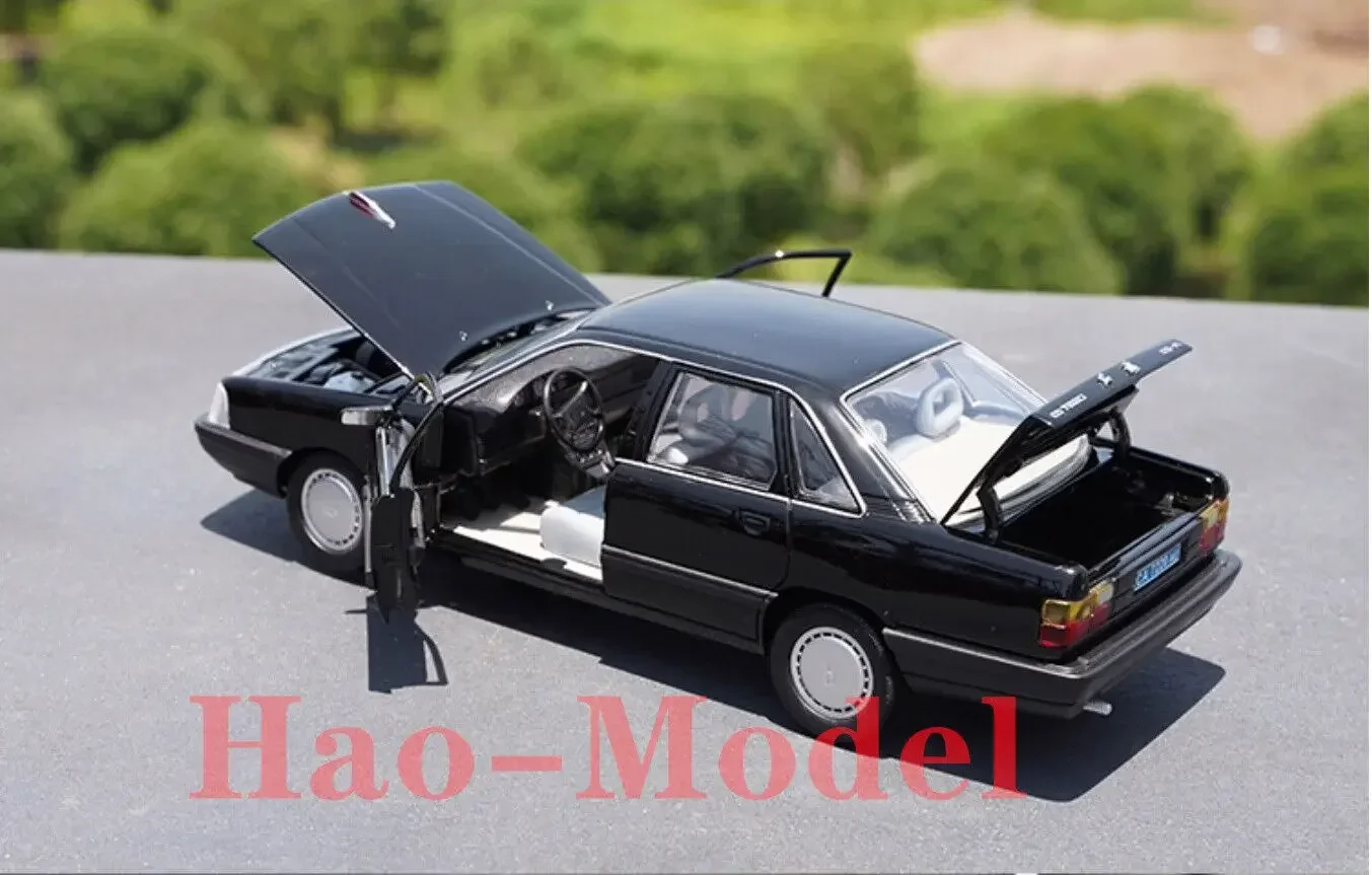 1:18 For FAW Red Flag CA7220 AE Audi 100 Model Car Diecast Metal Boys Girls Toys Kids Gifts Hobby Display Ornaments Collection