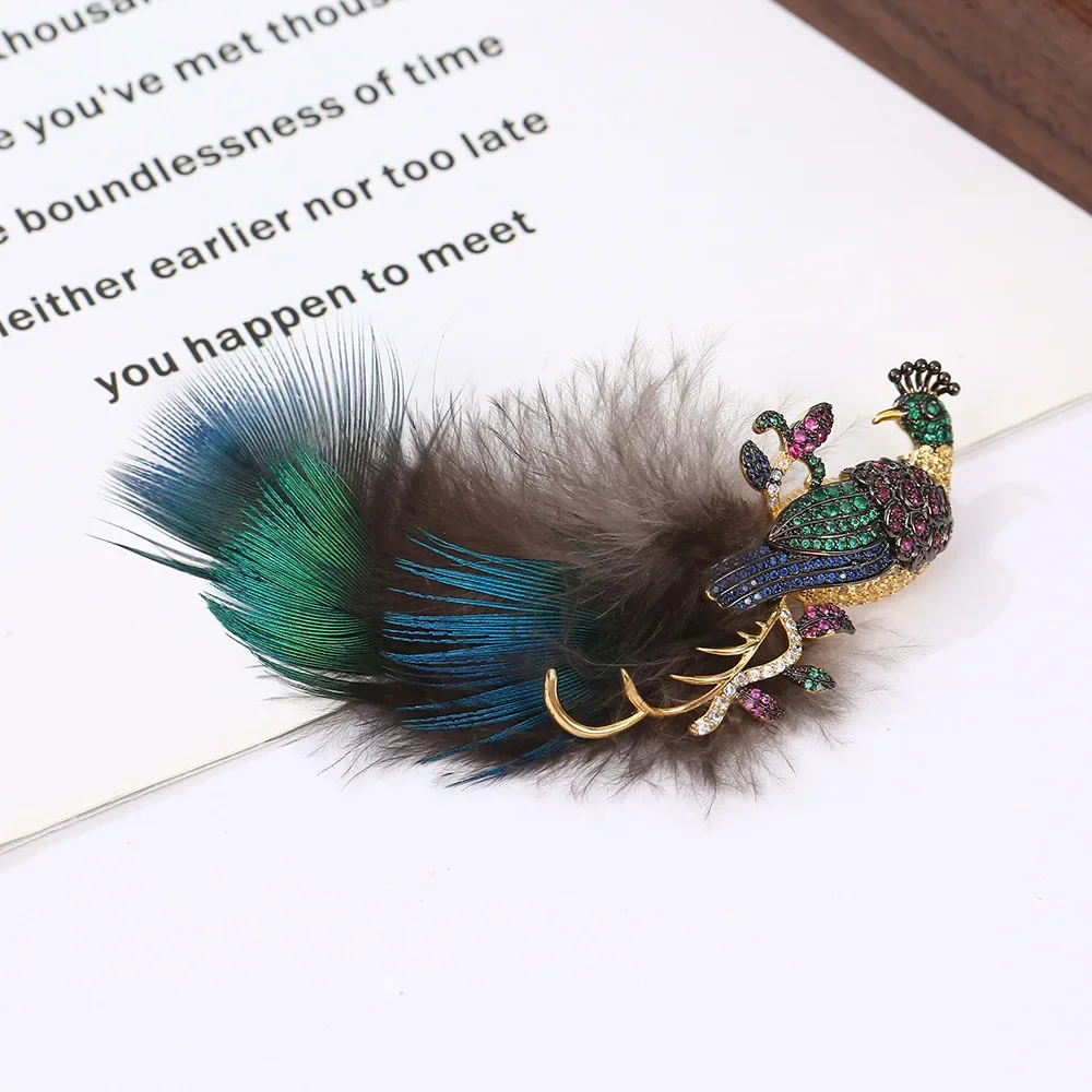 

Rhinestone new simulation feather peacock brooch design exquisite accessories light luxury pin corsage high-grade ladies brooch