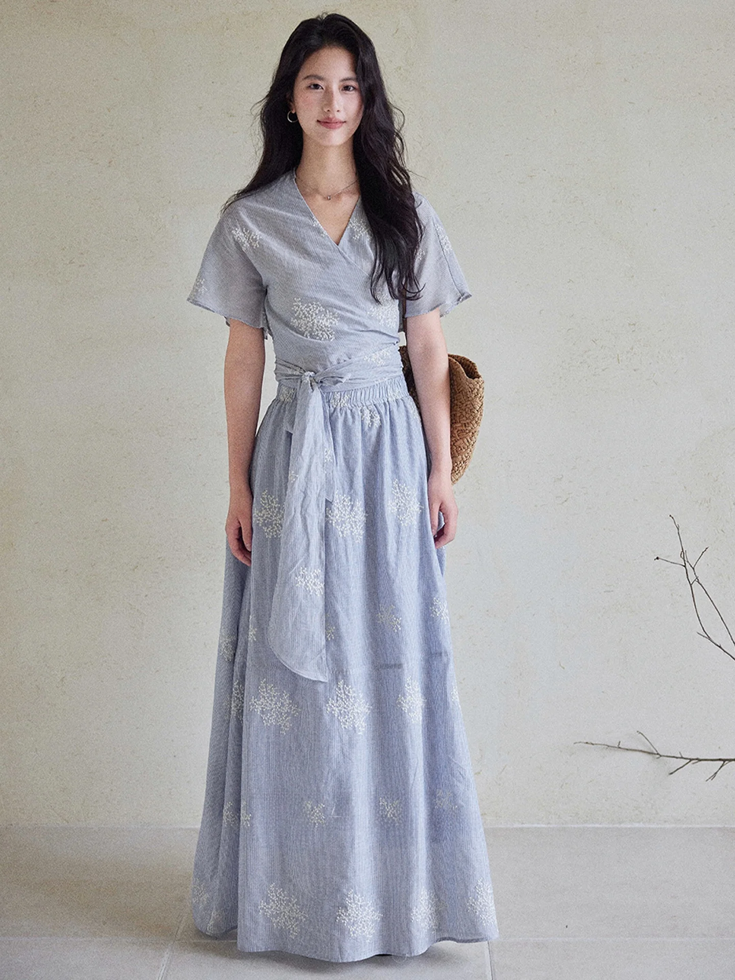 

Синий вышитый комплект из хлопка с эффектом тай-дай: топ и юбка в полоску, дизайн Er Yang