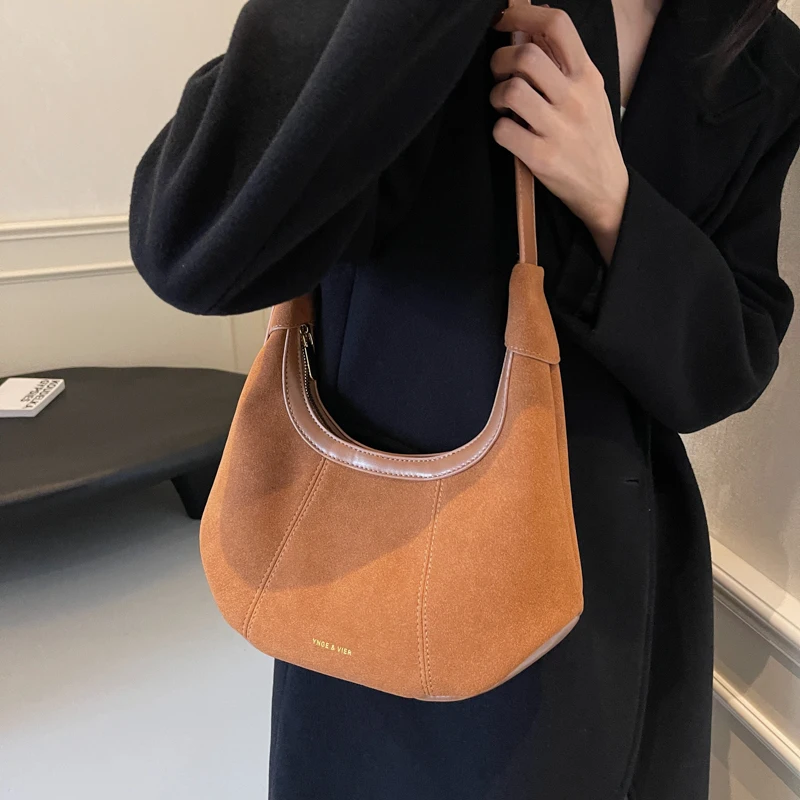 Women Suede Shoulder Bag Simple Tote Handbag Retro Single Shoulder Bag Large Capacity Stylish Commuting Outdoor Travel Bag