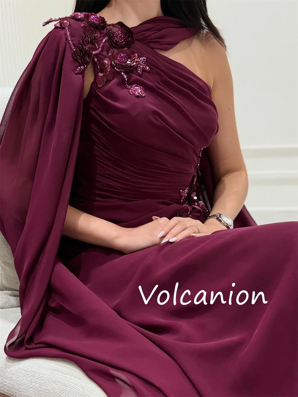 Vestidos largos de un solo hombro rectos con flores y patrón plisado de gasa elegante personalizados, tallas para ocasiones a medida disponibles