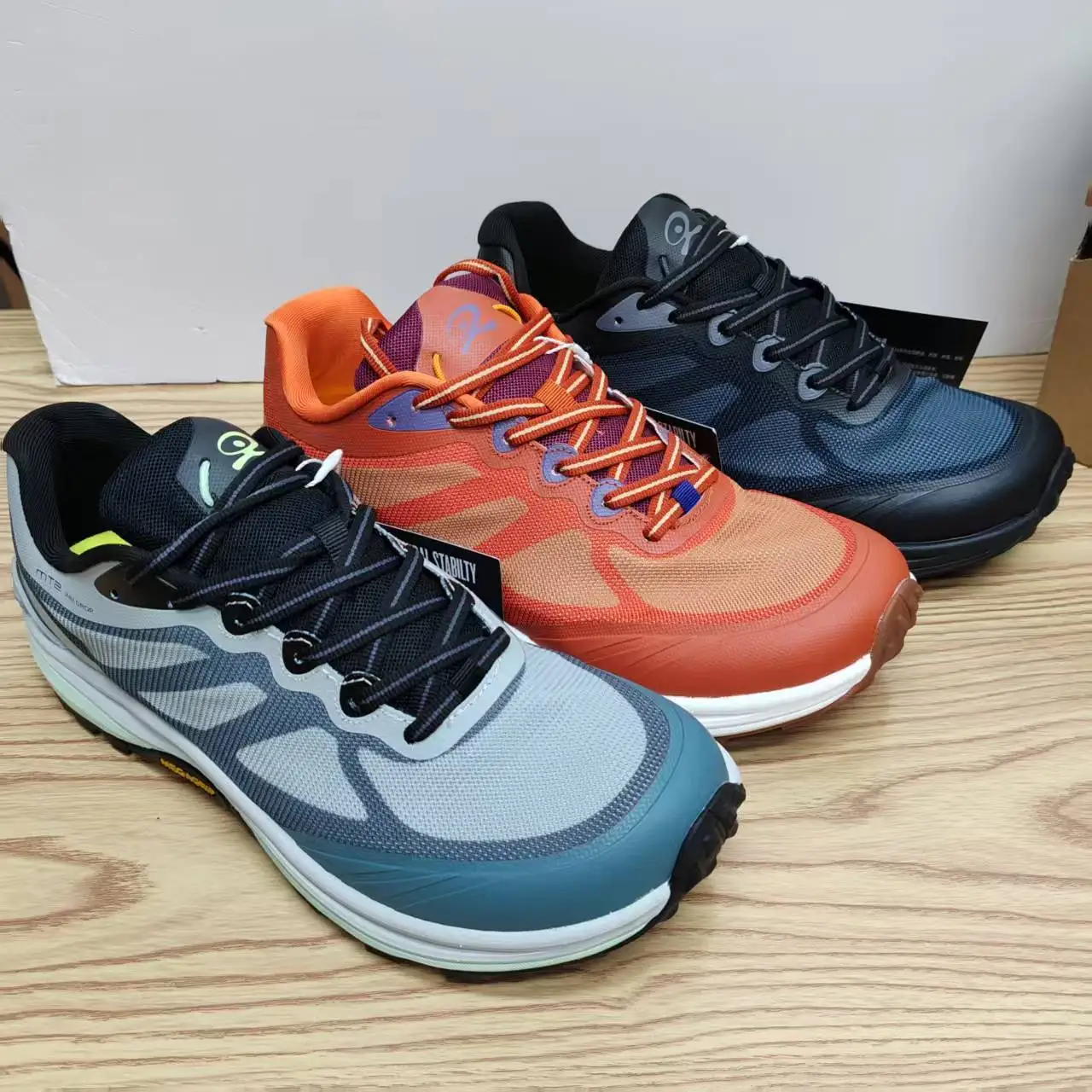 

2025 four seasons new unisex lightweight breathable comfortable hiking shoes mountaineering hiking shoes very good