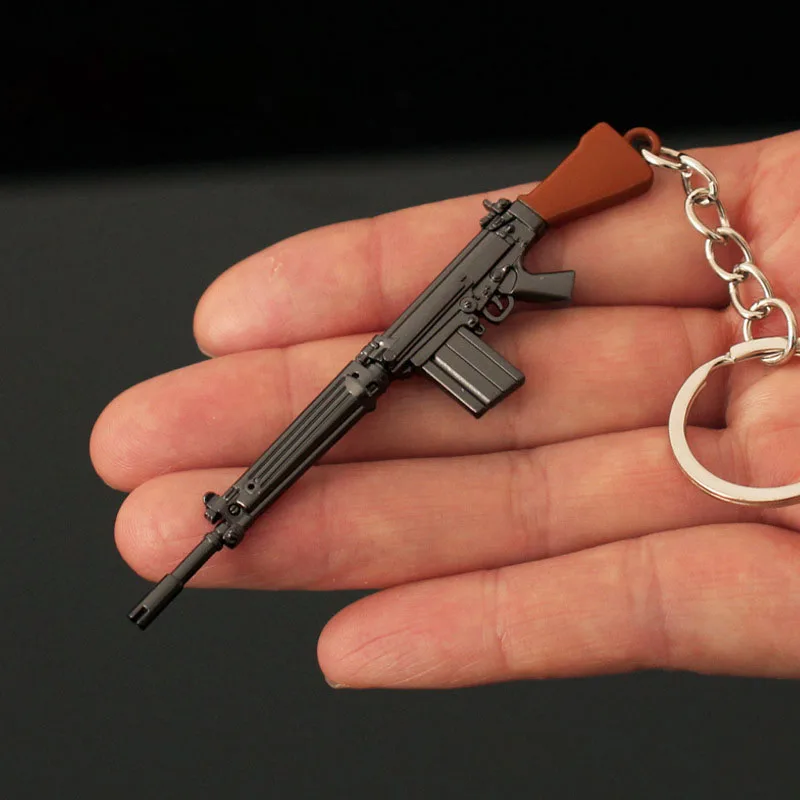 9 سنتيمتر بندقية سلاسل المفاتيح نموذج صغير FN FAL المعادن Keyrings لعبة الأجهزة الطرفية سلاح السيف ملحقات لعبة قلادة الهدايا الحرف