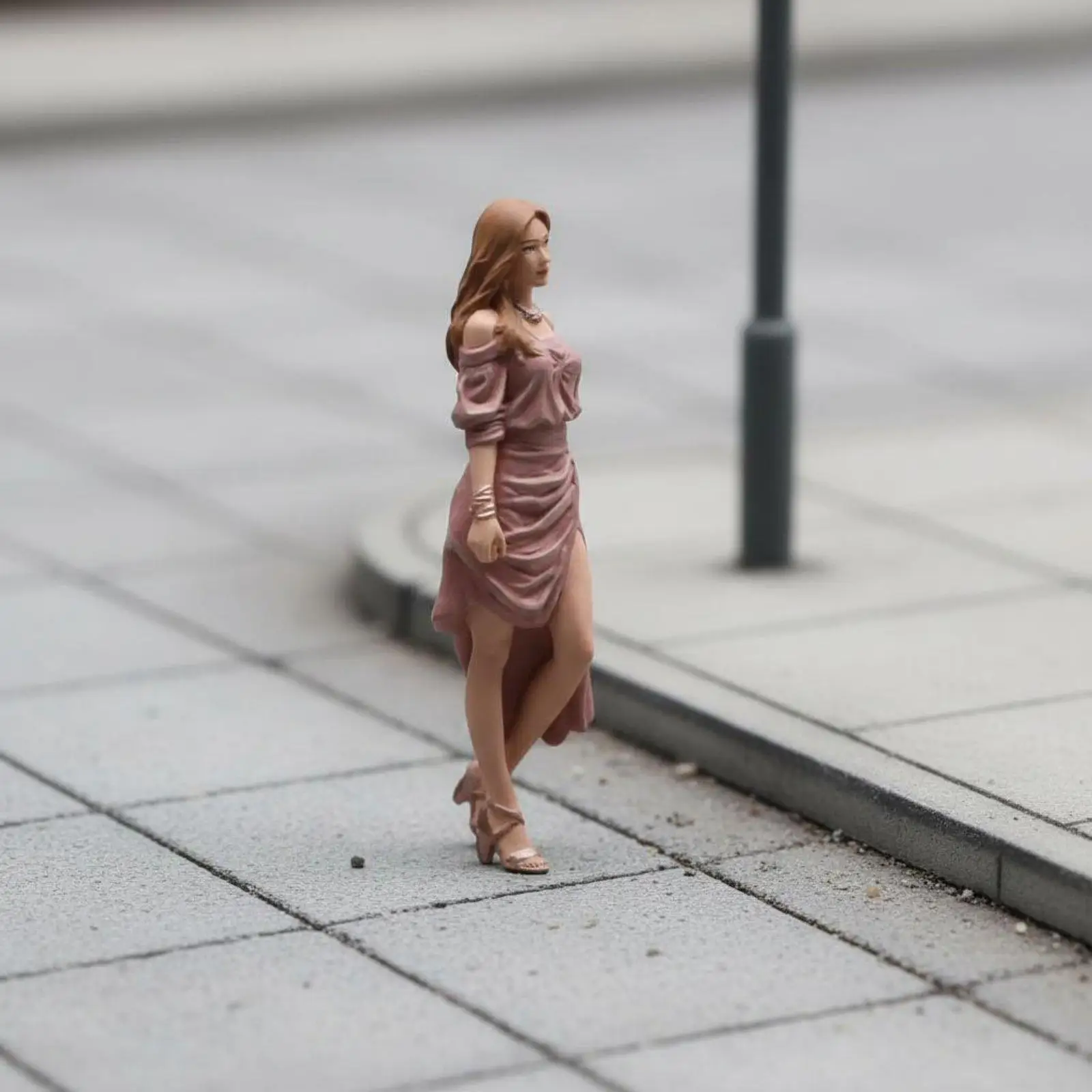 Elegant Miniature Figure Resin Ornamental Doll Sculpture Pose Display Item for Fairy Garden Diorama Decoration