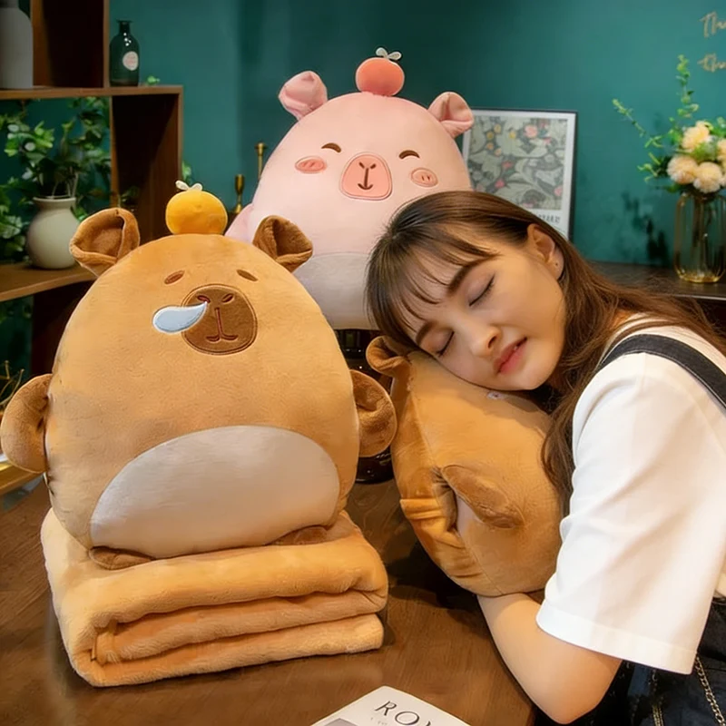 

Подушка-плед 3-в-1 «Капибара»: милая мультяшная мягкая игрушка, уютная грелка для рук, нежное на ощупь одеяло, с функцией хранения, декор для дома, подарок