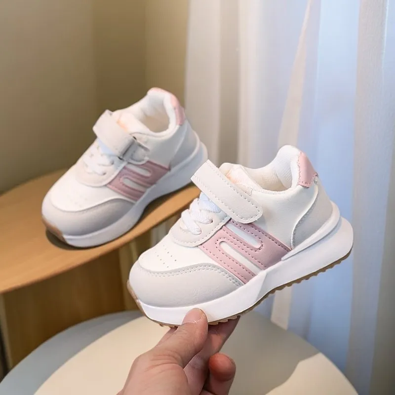 四季子供用スニーカーブラウンレザーファッション軽量男の子女の子ボードシューズ2-6歳子供ベビーカジュアルシューズ