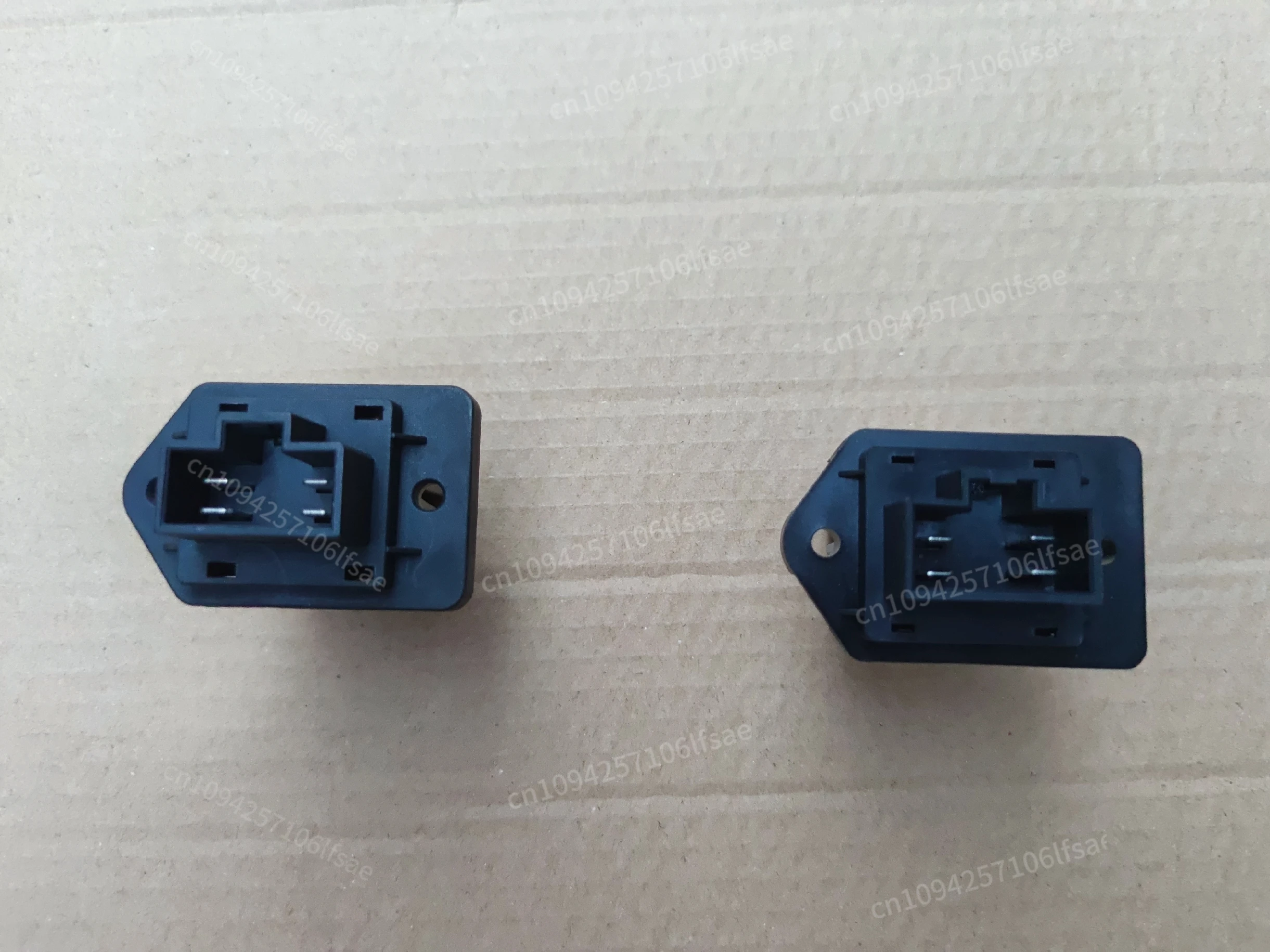 

Huanghai Auto Parts, Qisheng F Warm Air Resistor, Blower Wind Speed Module, Dachaishen Air Conditioning Module Plug