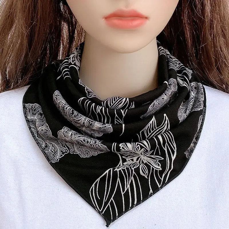 Autumn and Winter Women\'s Neck Protector Korean Edition Warm Mask Western Mom Fake Collar New Scarf Triangle Scarf