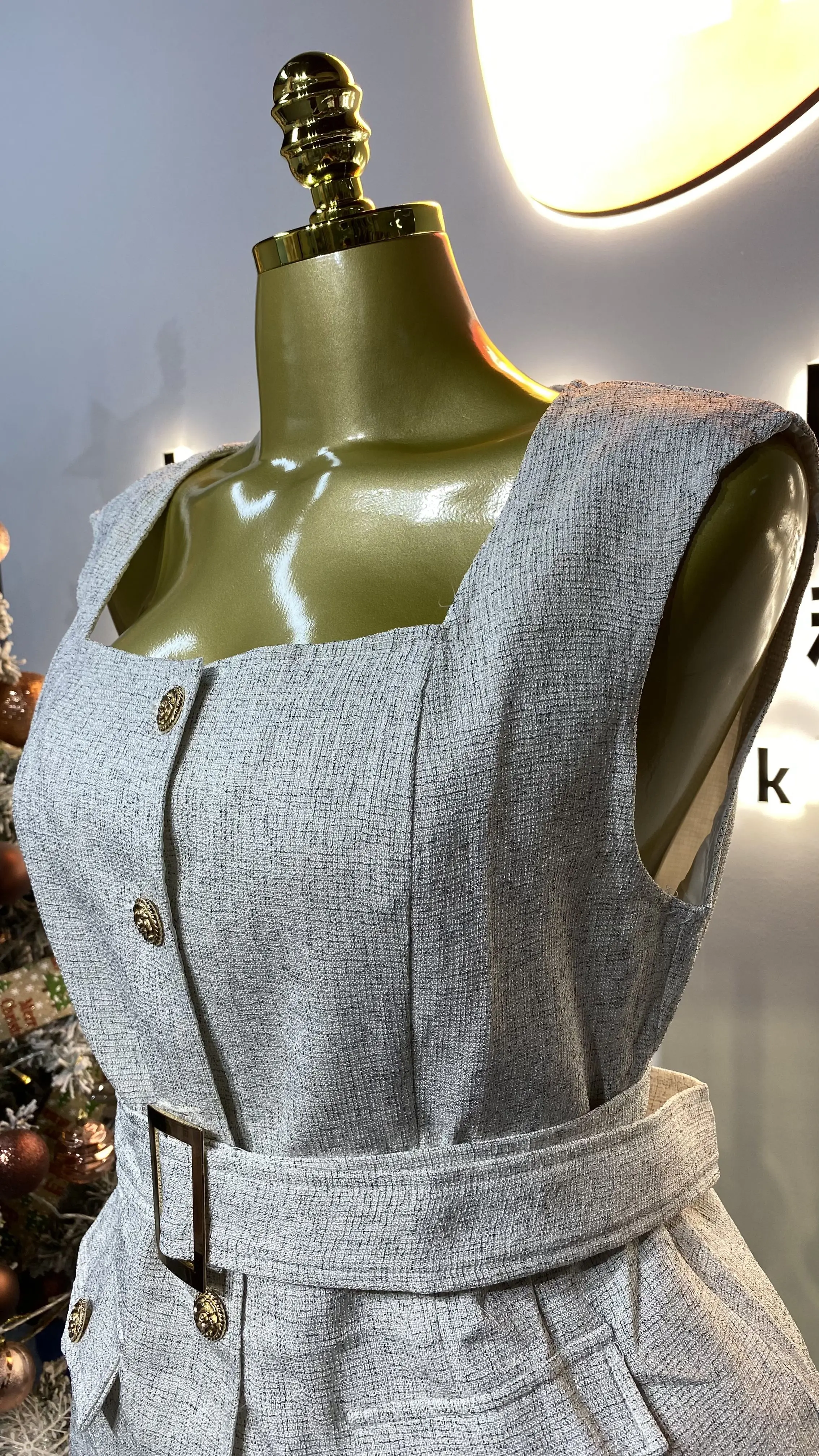 2025 Spring New Arrival: Retro-Style Sleeveless Vest with Simple Belt, Stylish and Comfortable for Commuters-GZXX352