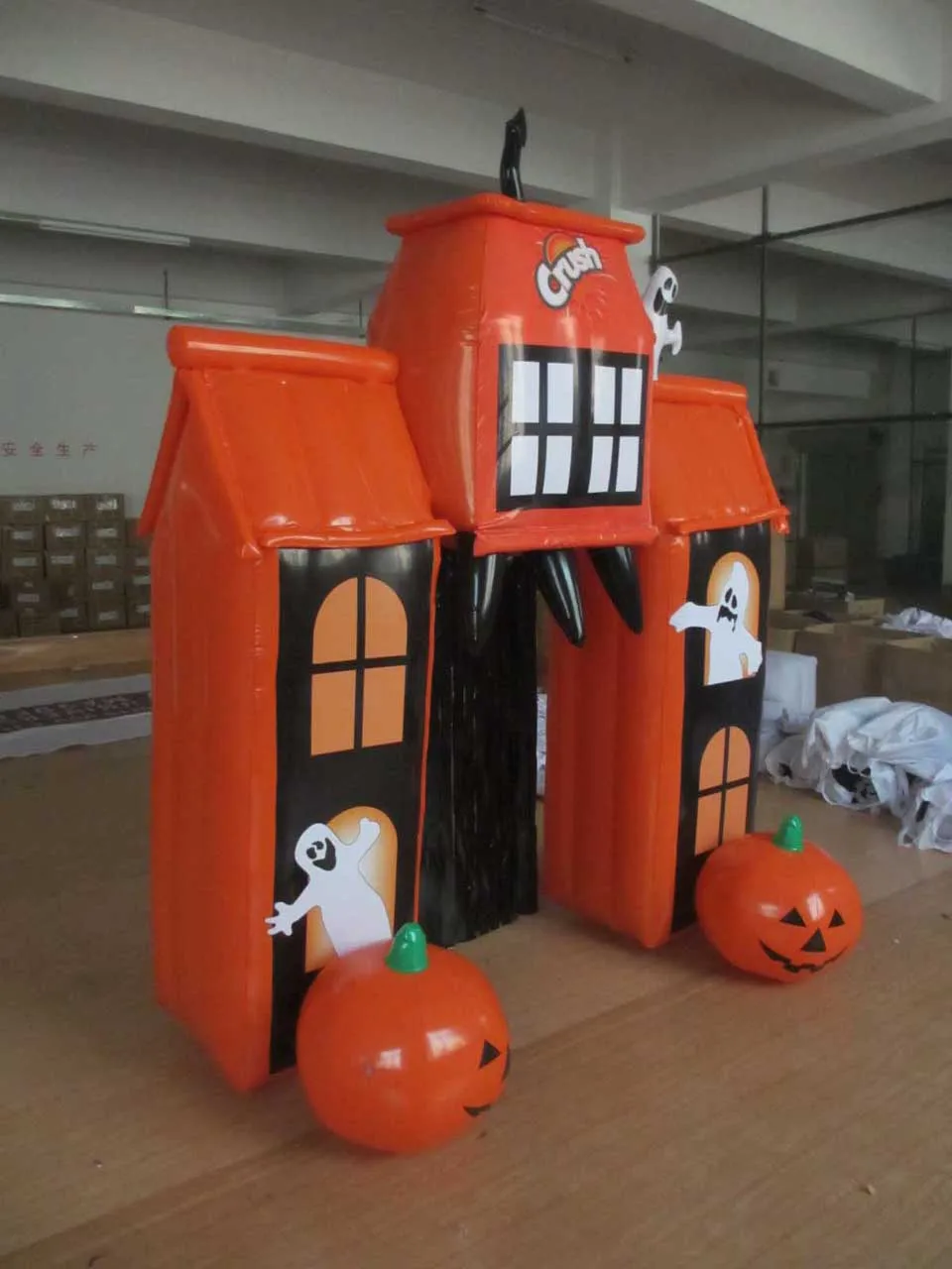 Maison hantée gonflable personnalisée pour décoration extérieure d'Halloween dans le jardin