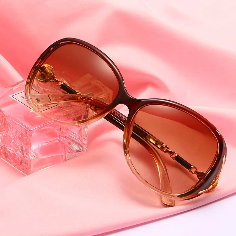 

New Women's Fashionable Sunglasses Elegant Frame Fashionable Pearl Driving Glasses Sunglasses