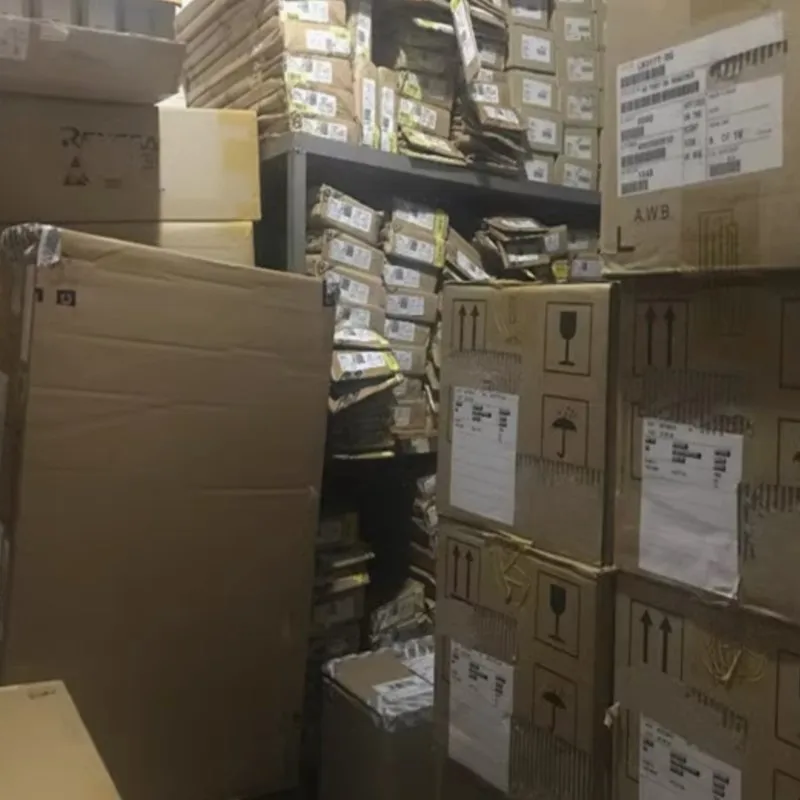 PCF80C552-5-16WP PCF80C552 PLCC68 5 قطعة