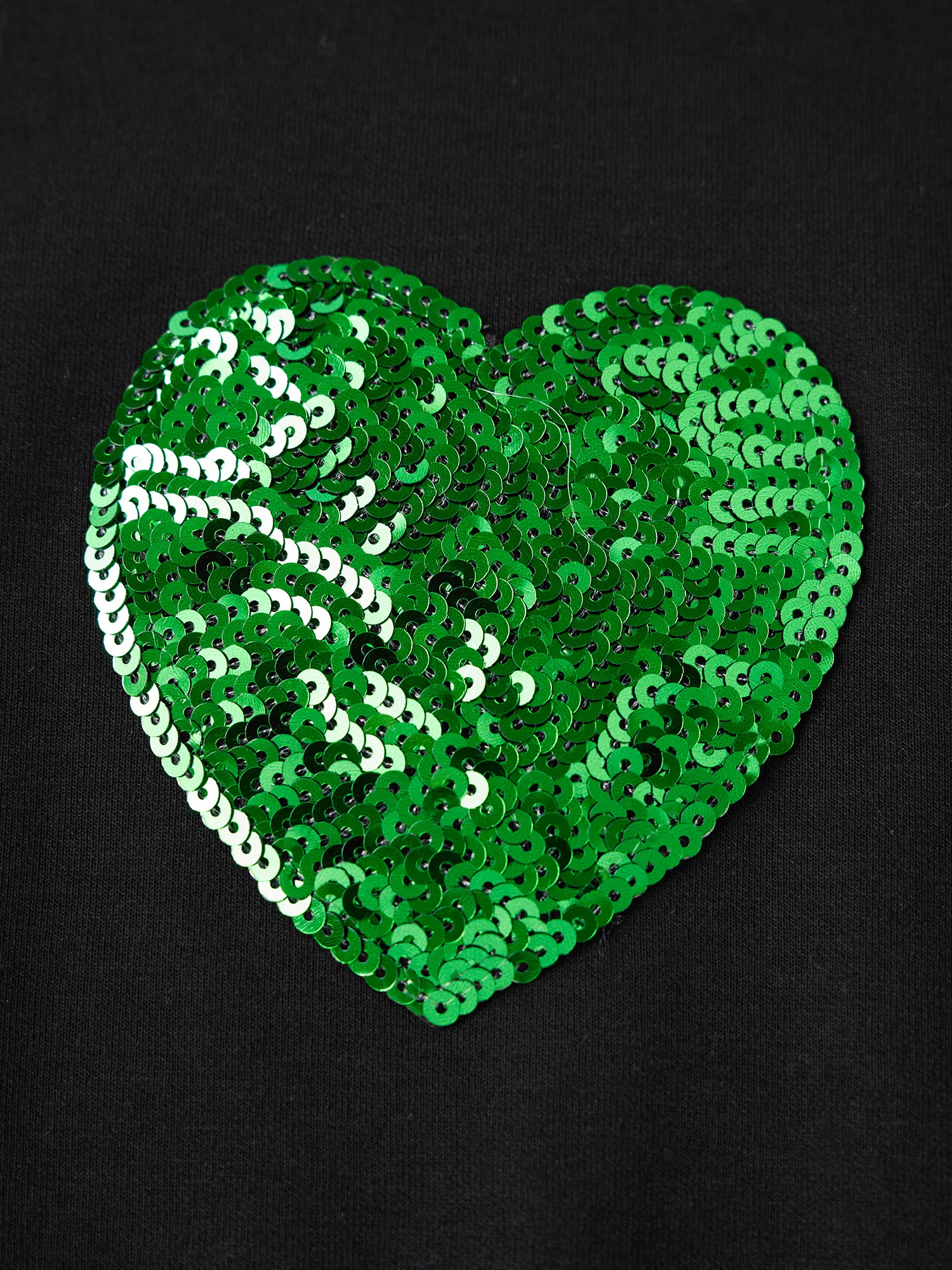 

Свитшот с принтом в виде сердечек и пайетками, с круглым вырезом и длинными рукавами, свободного кроя, для повседневной носки.