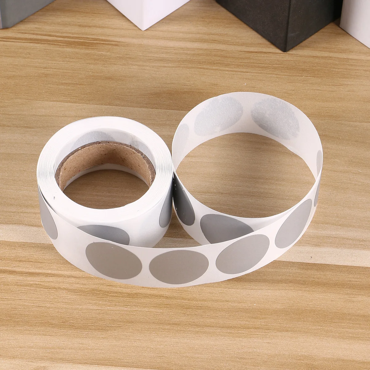 

Round Adhesive PVC Gift Tag Stickers for Balloons Cards Parcels Scrapbook Decorative Labels Festive Party Wrappers