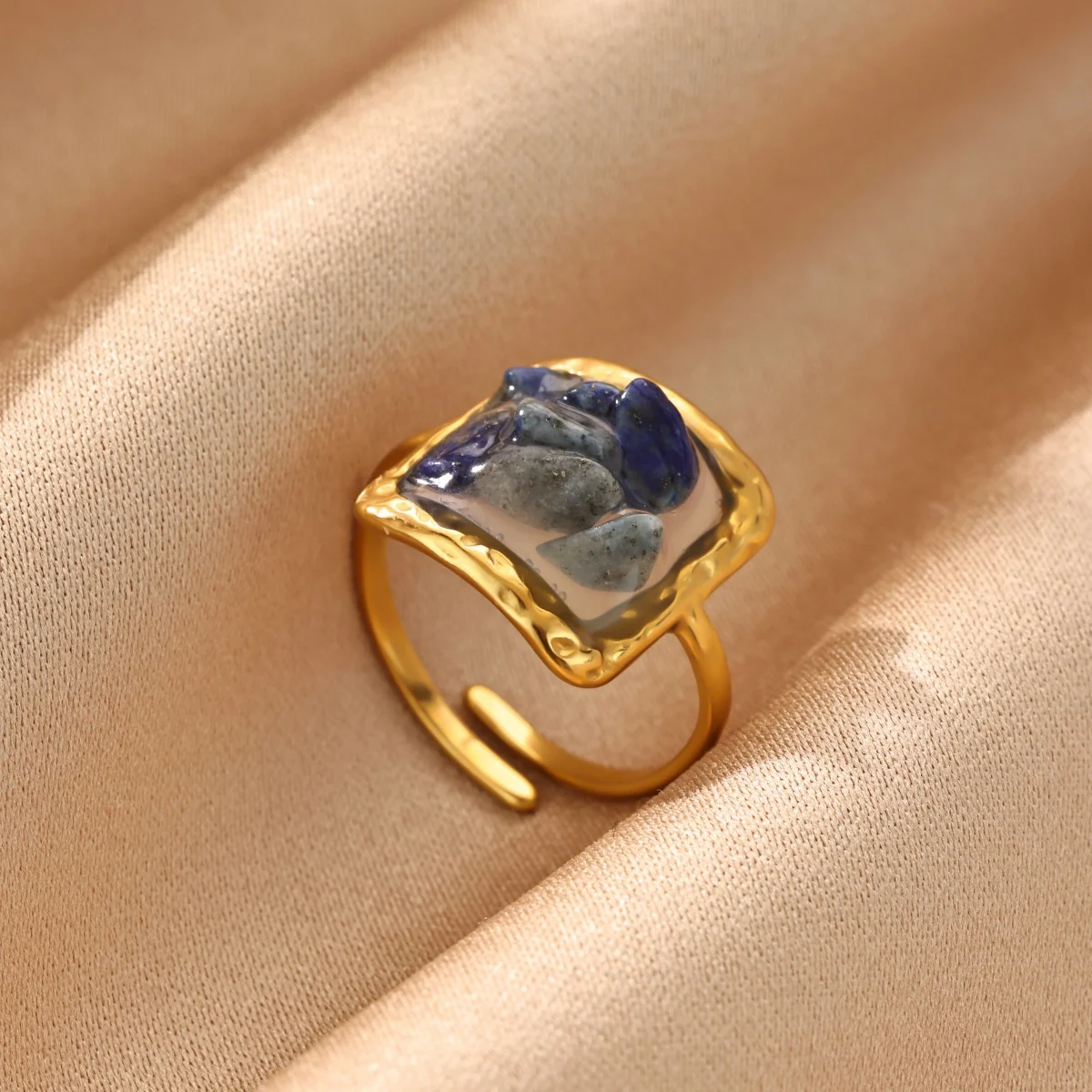 Boho-Ringe aus natürlichem Kies, Damen, Edelstahl, goldfarben, strukturiert, quadratisch, mit Harz- und Emaille-Elementen, verstellbar, ästhetischer Schmuck. – Detail 3