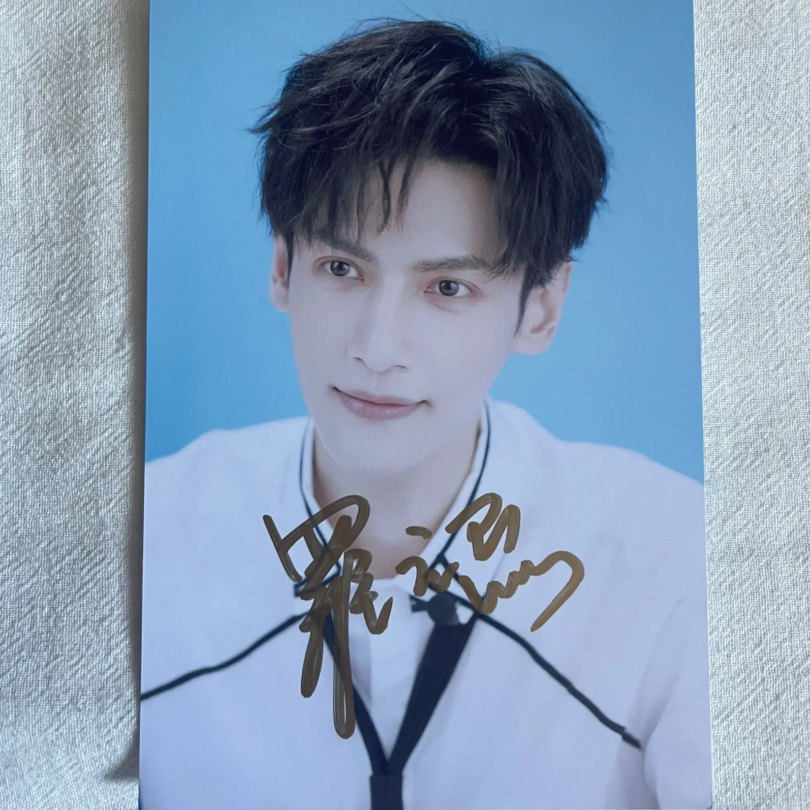 Luo Yunxi till the end of the moon personally signed promotional photos is not a printed birthday gift for classmates or friends