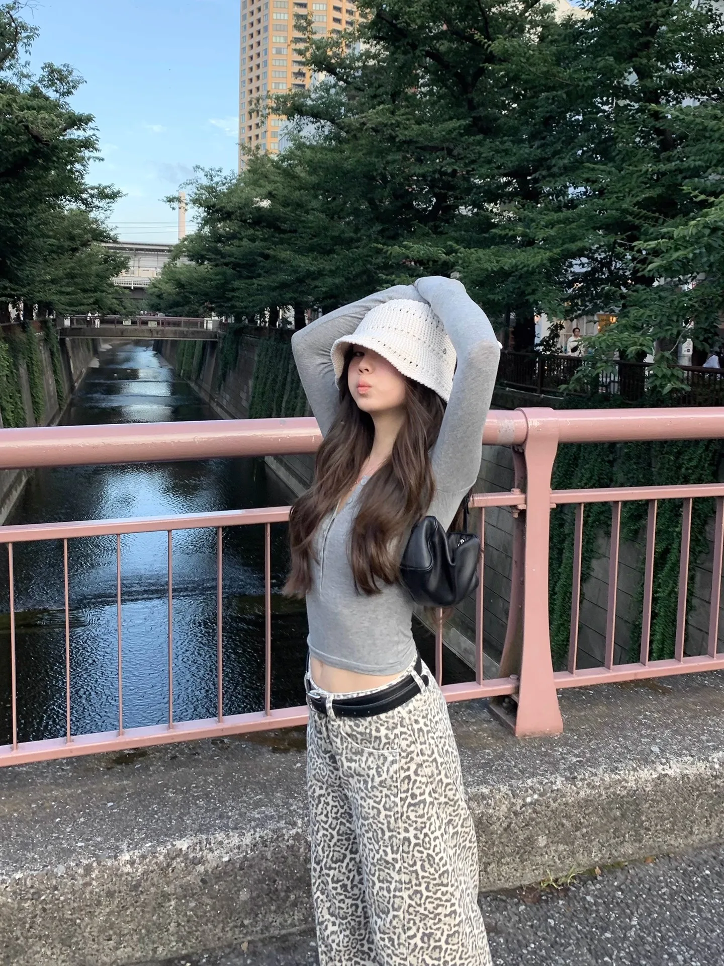 تي شيرت نسائي كبير الحجم بأكمام طويلة وبطانة مخملية شتوية وياقة ثابتة وحافة مضلعة للسيدات لطيف رسمي ناعم ودافئ ومريح #4