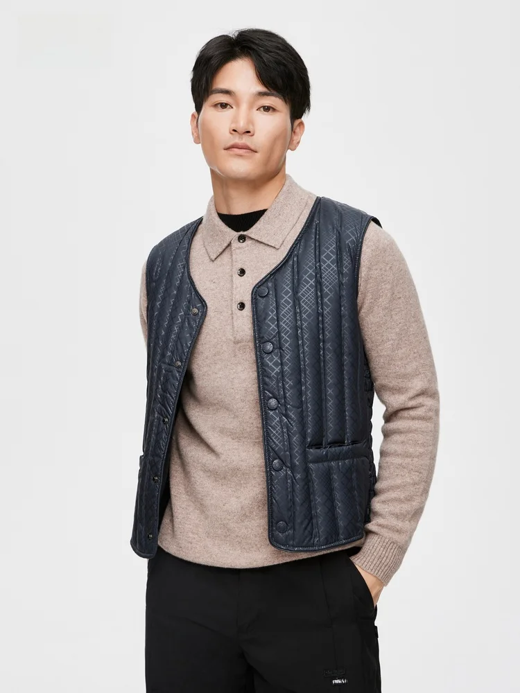 

Мужской пуховый жилет Snow Flng 2026: новая весенняя коллекция, V-образный вырез, на пуговицах, для бизнеса и повседневной носки, теплый, из полиэфирного волокна, с наполнителем из пуха.