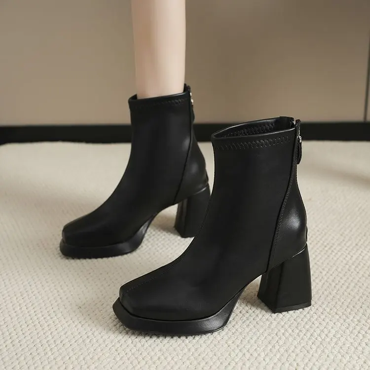 Damen Plateau-Stiefeletten mit eckiger Spitze, Reißverschluss hinten und Blockabsatz – Modische kurze Stiefel – Detail 3