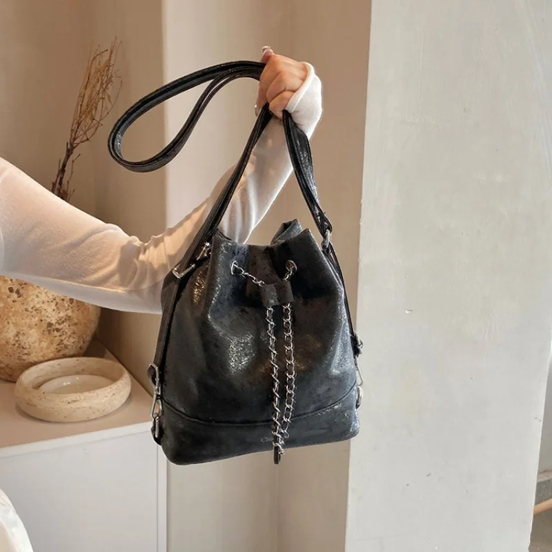 

Luxury High-End Leather Messenger Bag For Women Commuter With Vintage Style And Large Capacity Solid Color