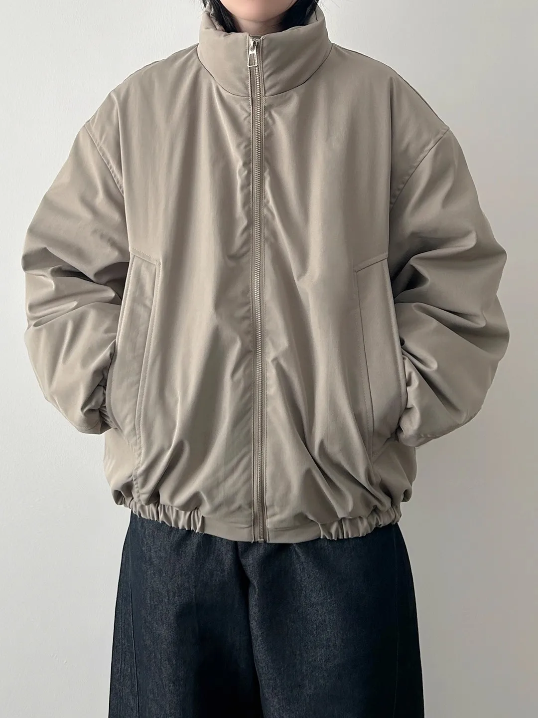 

Зимняя американская повседневная свободная хлопковая куртка с отложным воротником для женщин: модный брендовый ретро-стиль, однотонная, теплая, хлопковая верхняя одежда