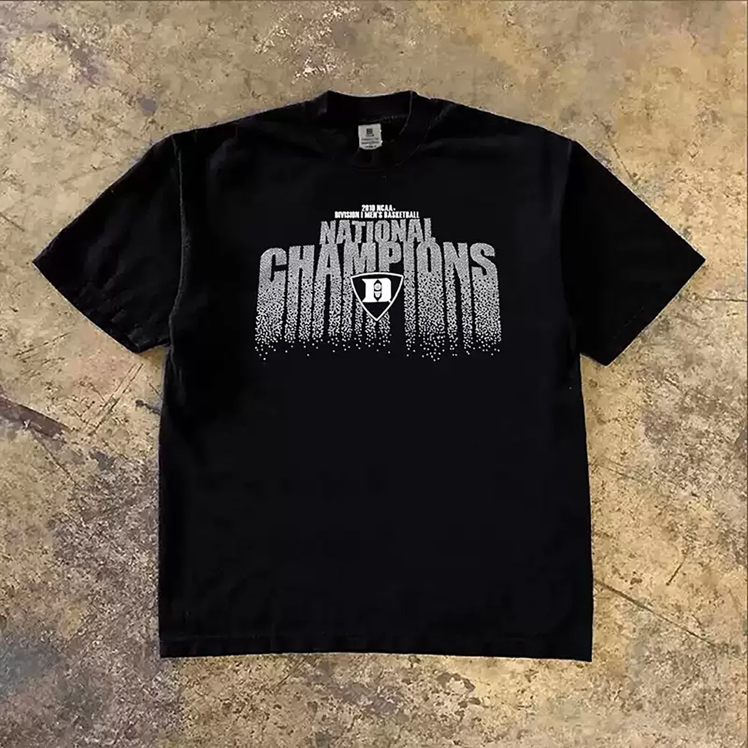 Men's Vintage Gradient Dot Splash Letter Graphic T-Shirt, Speckled Fading Bold Text & Shield Emblem Print Crew Neck Loose Sports Casual Washed Cotton Short Sleeve Tee.