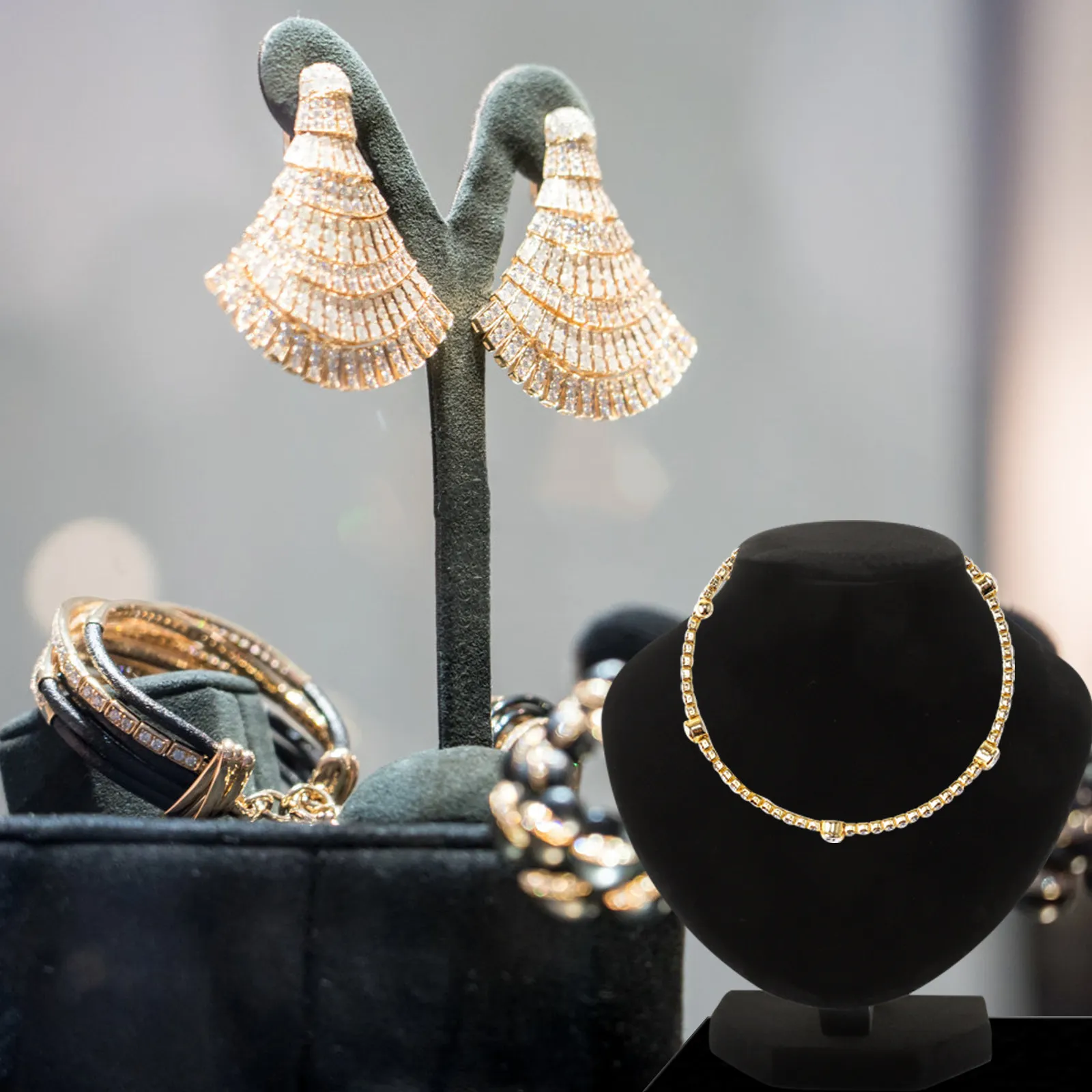 

Black Jewelry Bust Display Stand for Necklace Earring Pendant Organization Elegant Vanity Dresser Retail Store Display Accent