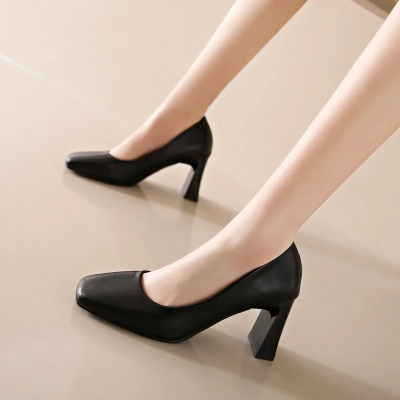 Summer New Solid Color High Heels Women\'s Head Thick Heel Soft Leather Single Shoes Professional Shoes