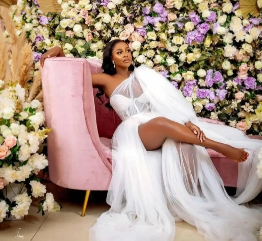 2025 African Women's Single Shoulder Wedding Dress Tulle A-line Bridal Dress Side Split Elegant Bride DressCustomization