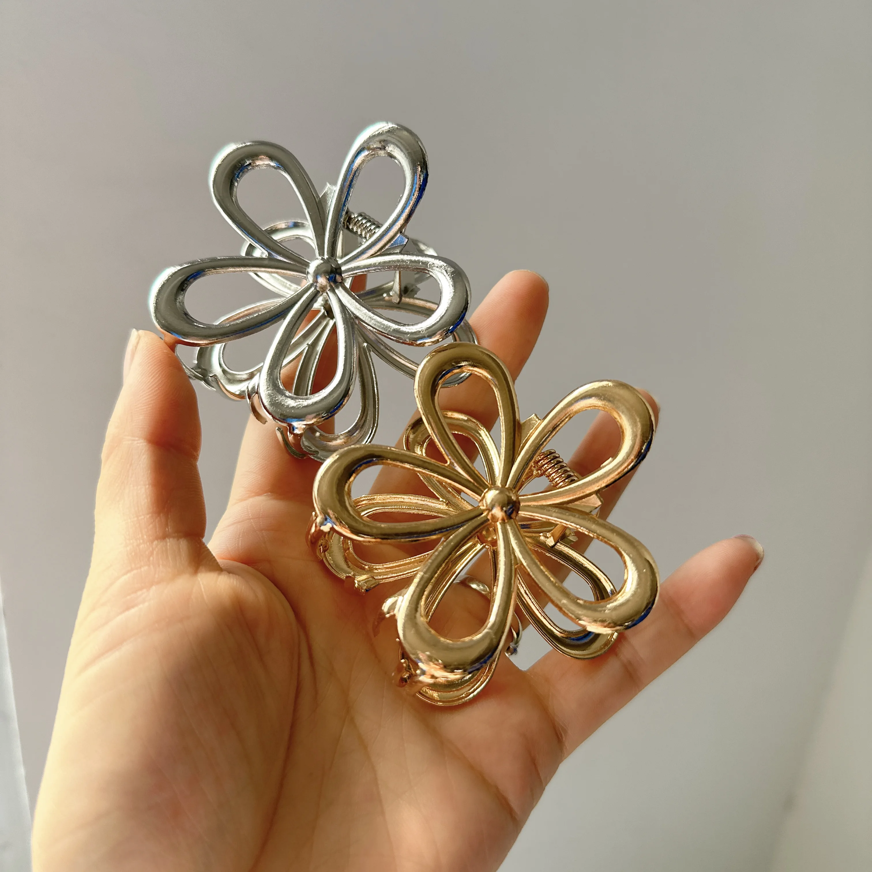 Large Metal Hair Claw Clip Fish Bone Irregular Hairpins Punk Style Silver Hair Claws Barrettes Women HairClips Hair Accessories