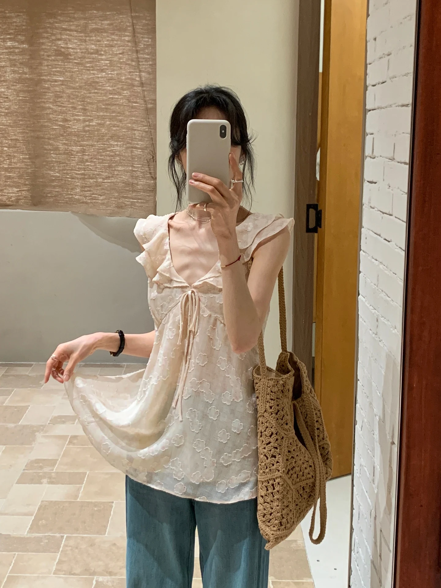 

BRIVIN Soft Style Women's Printed Sleeveless Shirt with Pleated Waist Design And Lotus Collar Gentlewoman's Top