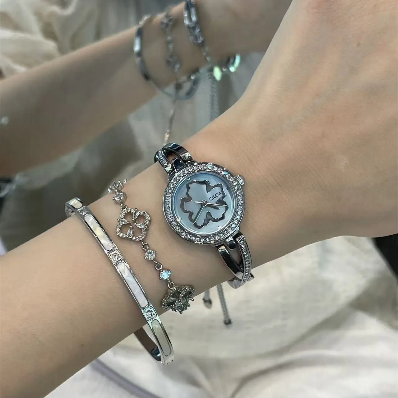 CILOA Womens Silver Four Leaf Clover Watch Crystal Bezel Bangle Bracelet Fashion Quartz Wristwatch