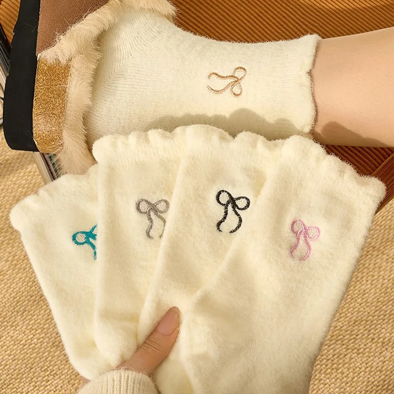 

5 пар пушистых носков в стиле Харадзюку для женщин, уютные волосатые бархатные носки из норки с бантом, осенне-зимние чулочно-носочные изделия, утолщенные плюшевые теплые носки для сна