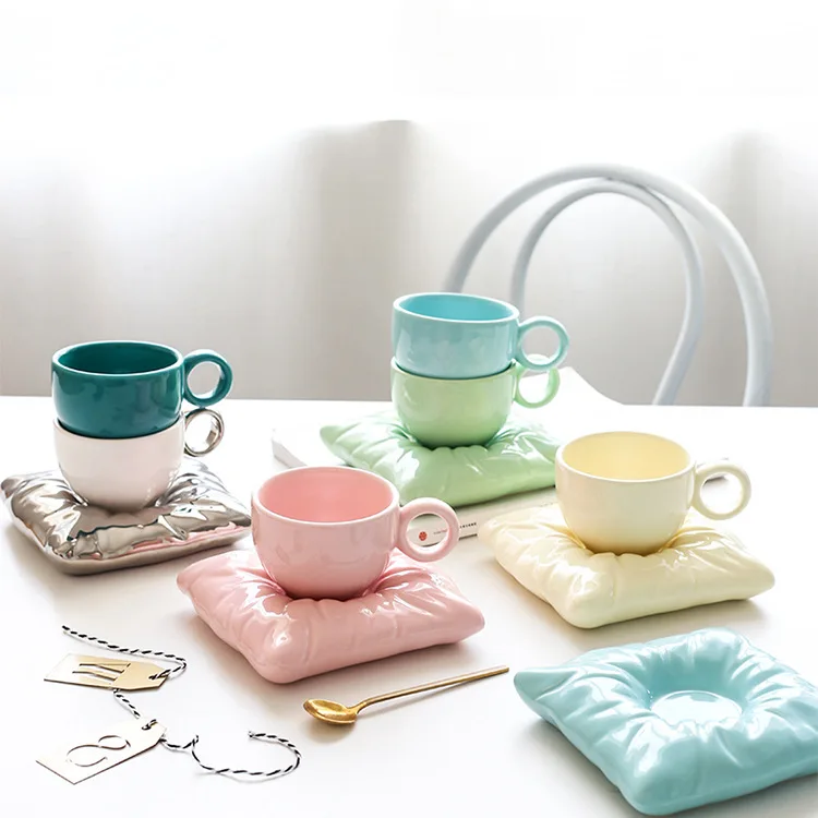 

Nordic Colorful Ceramic Milk Tea Mug Office Cups Drinkware Creative Ice Cream Macaron Pillow Bag Coffee Cup Sets Birthday Gifts