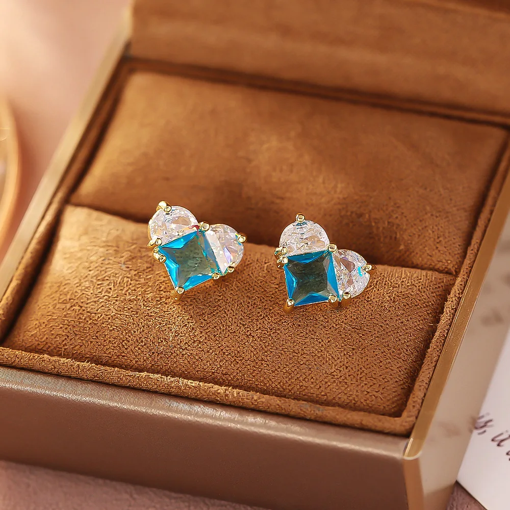

Light luxury super flash love zircon earrings small fresh temperament sweet earrings niche design exquisite small earrings