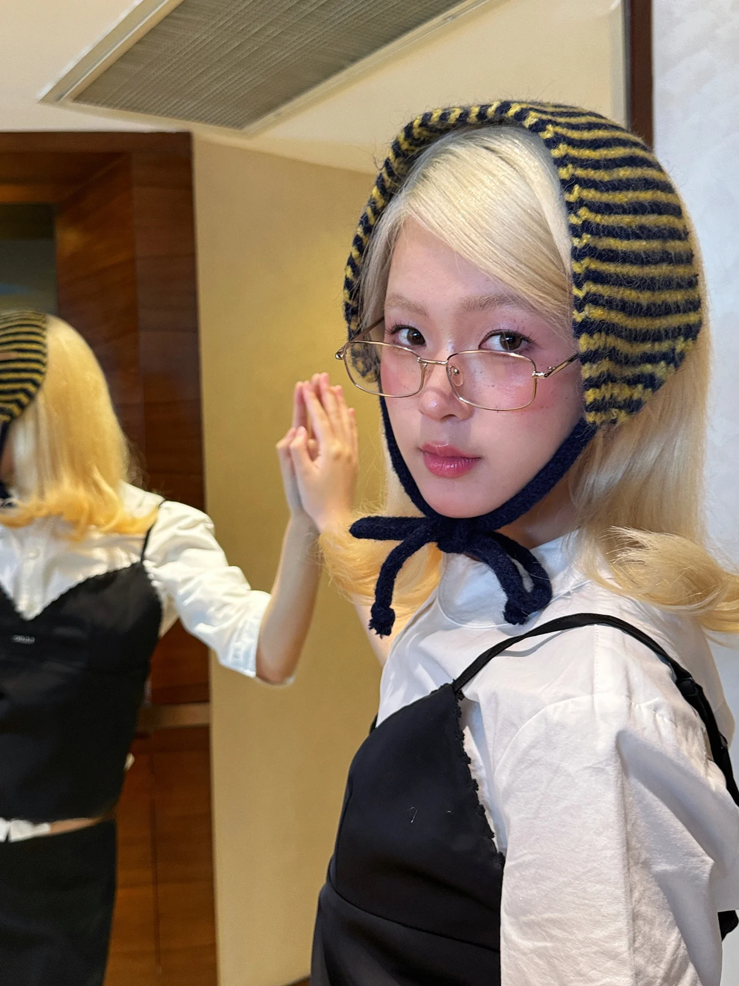 retro-knitted-stripe-bow-ear-muffs-women's-autumn-winter-warm-cold-proof-ear-protection-small-face-effect-hair-band-style-ear