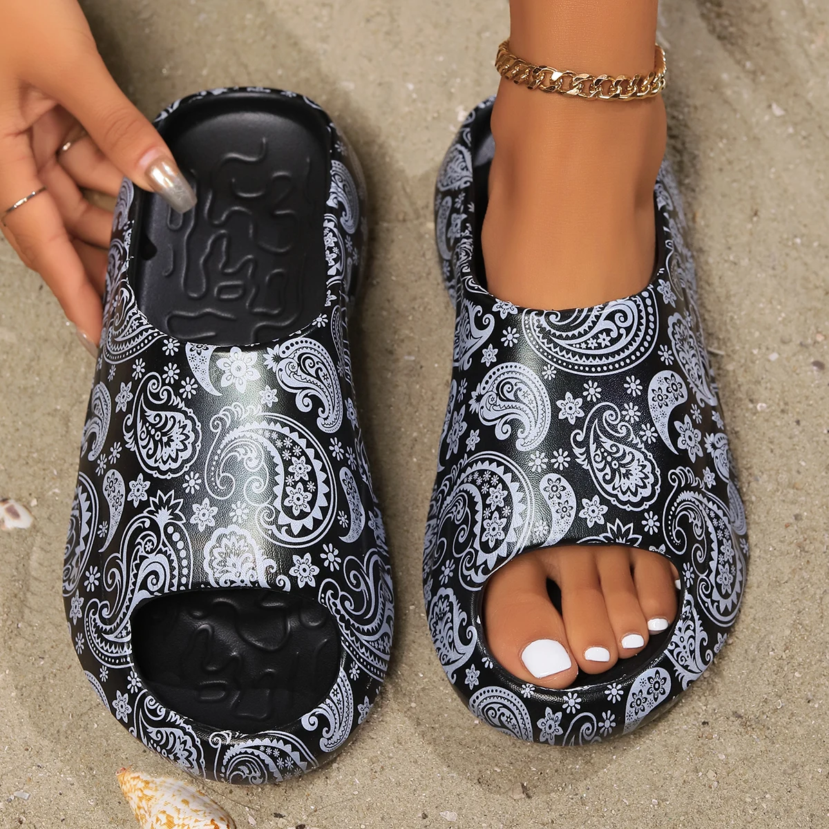 New Style Printed Platform Slippers for Women Graffiti Leopard Print Vacation Beach Sandals Cashew Nut