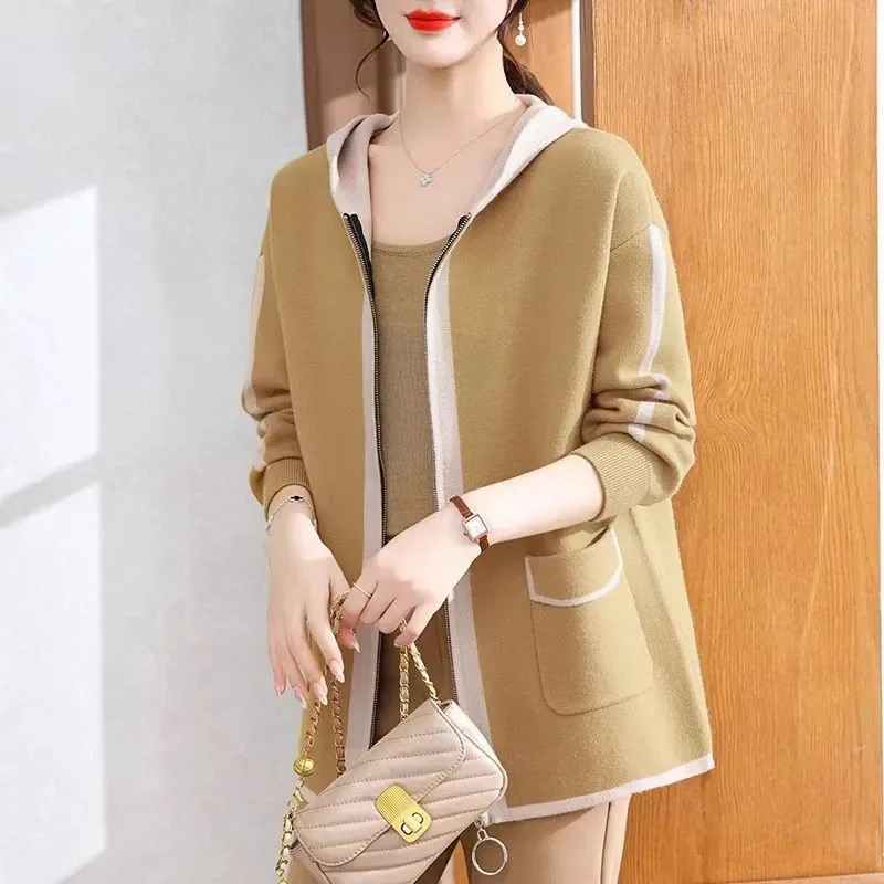 

Трикотажные пальто на молнии с капюшоном, женские осенне-зимние пальто 2025 года, новый свитер, женский кардиган для мам среднего возраста, темпераментная куртка, женская