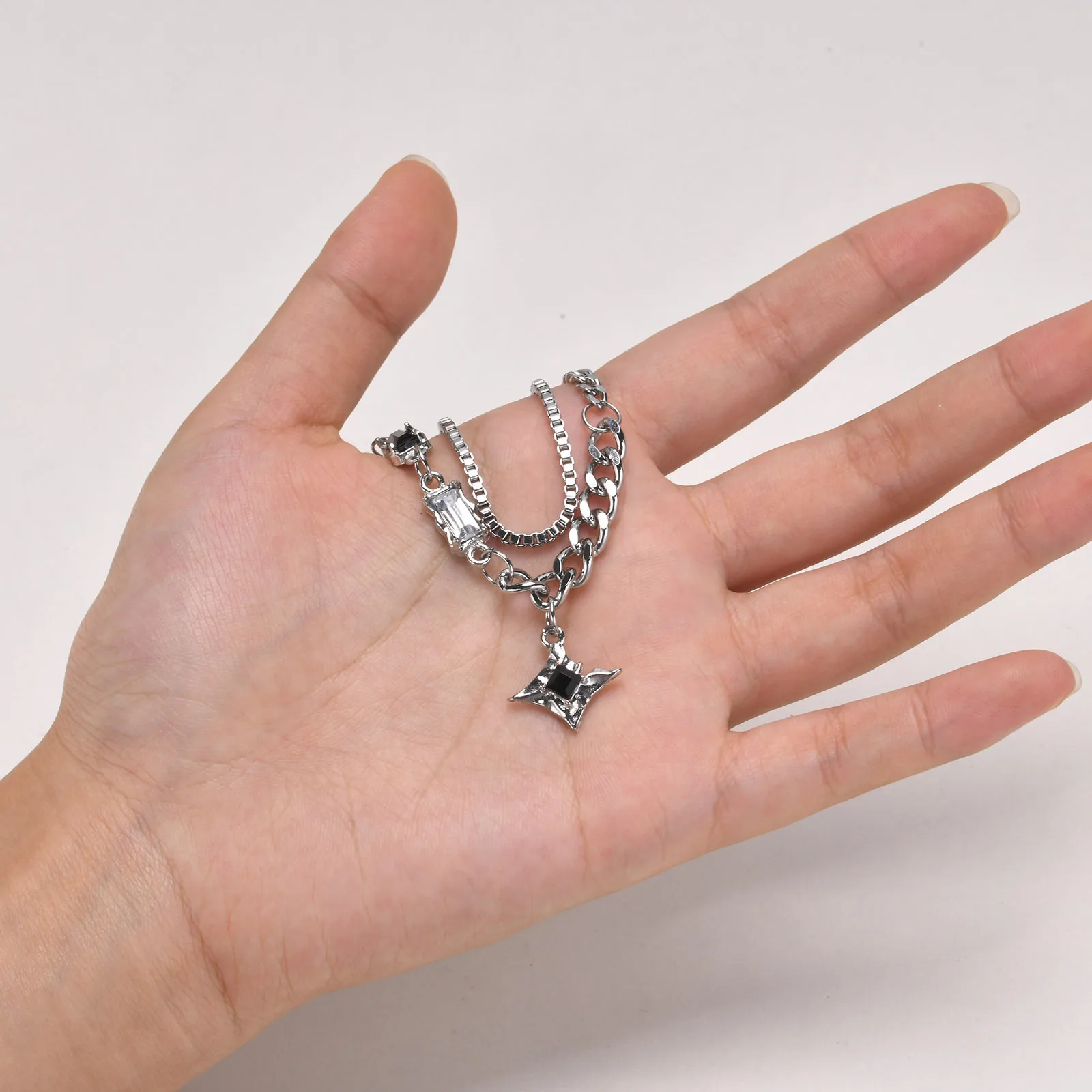 Schwarze Stern-Charm-Halskette für Mann und Frau, Edelstahl-Schmuck, doppelte Gliederkette, stapelbares Halsband, Geburtstag, Weihnachten, Geschenk – Detail 5