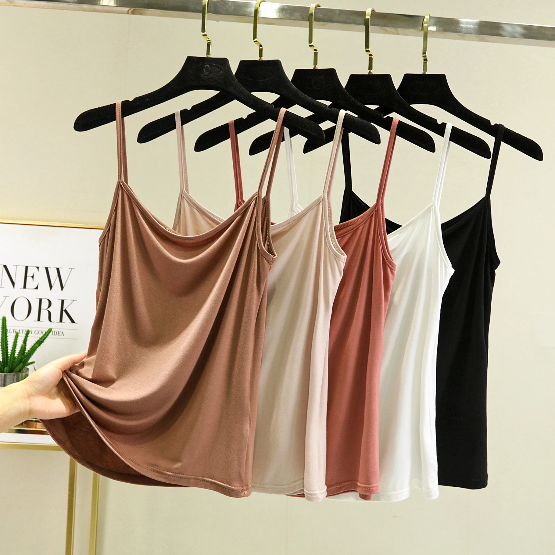 Efekt wyszczuplający Modalny Biały Top na Ramiączkach Damski Letni Cienki Svel irt Może Być Noszony na zewnątrz Plus Size Base irt