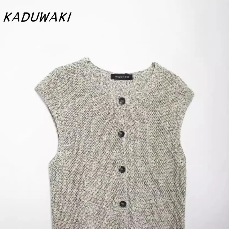 KADUWAKI Fashion Round Neck Sleeveless Single-breasted Knitted Vest Simple Commuter Style Knitting Versatile Knitted Undershirts