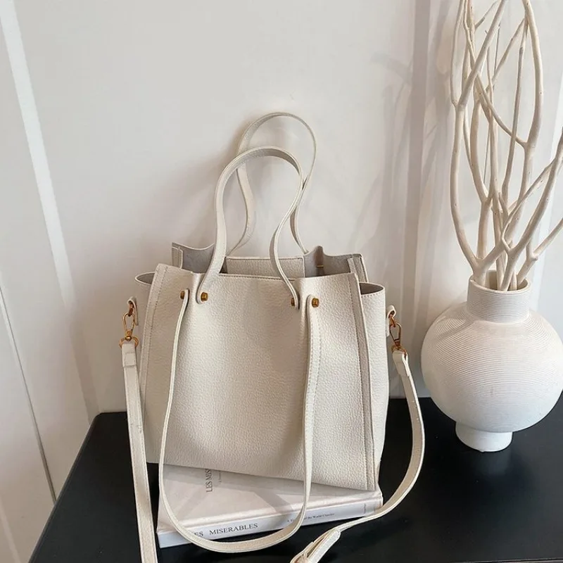 

Popular Street Fashion Leather Ladies Bag Paris Design Classic Casual Retro Tote Stylish Crossbody Hand Bag