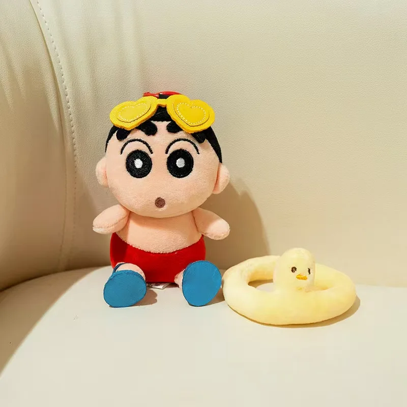 Lindo llavero de peluche Crayon Shin-chan de alta calidad con impermeable: perfecto como dije de bolso o adorno de muñeca suave.