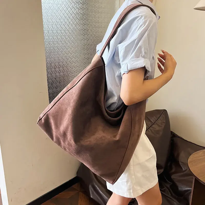 2024 New Style Summer Large Capacity Commuter Premium Ladies Brown Underarm Pure Color Nostalgia Magnetic Snap Bucket Tote Bag